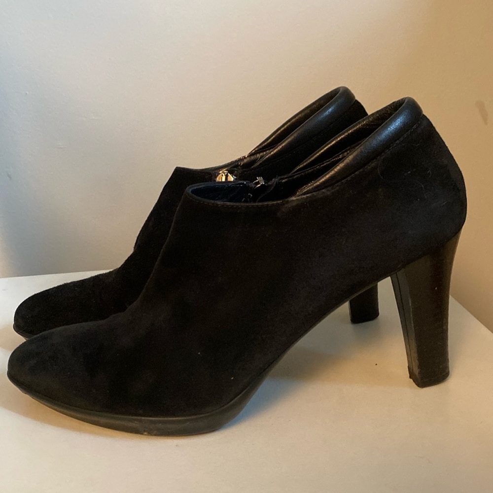 Aquatalia black weatherproof suede ankle boots with size zip Size 9